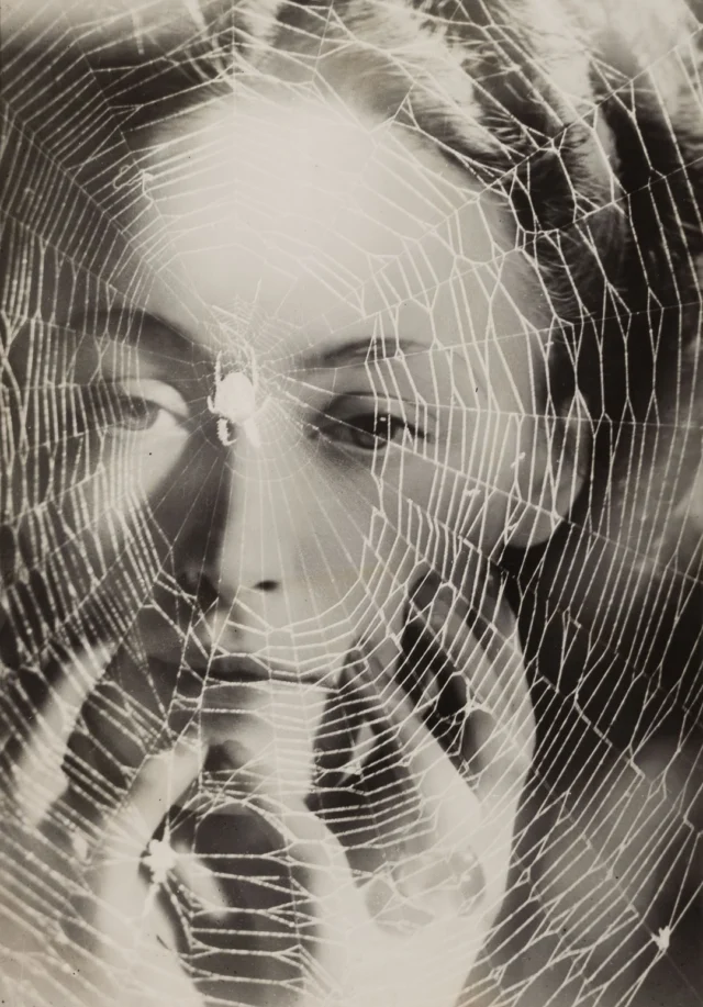 Have a very spooky Halloween, from Artists Rights Society! 🕸🎃🕷🖤👻🦇 

Dora Maar, The years lie in wait for you, c. 1935 © 2024 Artists Rights Society (ARS), New York / ADAGP, Paris

#Halloween #Halloween2024 #ARS #DoraMaar #spooky #spider #spiderweb #🕸 #surrealism